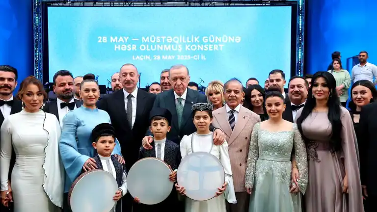 Erdoğan, Azerbaycan Bağımsızlık Gününü Kutladı