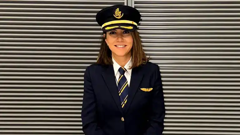 Türk Kadın Pilot, Dünyanın En Büyük Uçağını Kaptanlık Ediyor