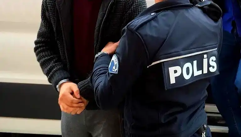 İstanbul'da Sahte Alkol ve Kaçak Tütün Operasyonu: 4 Gözaltı